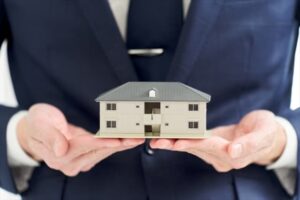 【賃貸オーナー向け】アパート外壁塗装の費用相場を徹底解説！規模別目安と費用を抑えるポイント