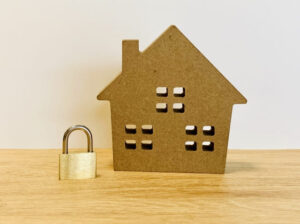 「空き巣が嫌がる一軒家」のポイントとは？侵入前のサインや対策を徹底解説！