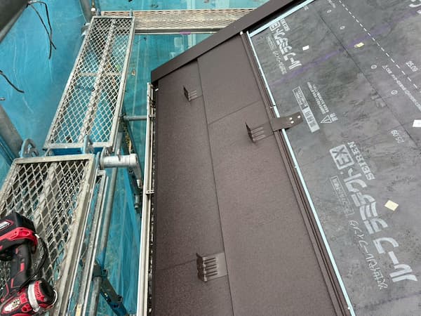 屋根カバー工法の費用相場