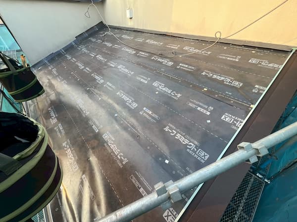 屋根カバー工法とは？